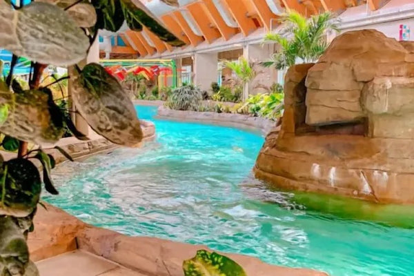 Indoor waterpark photo 1